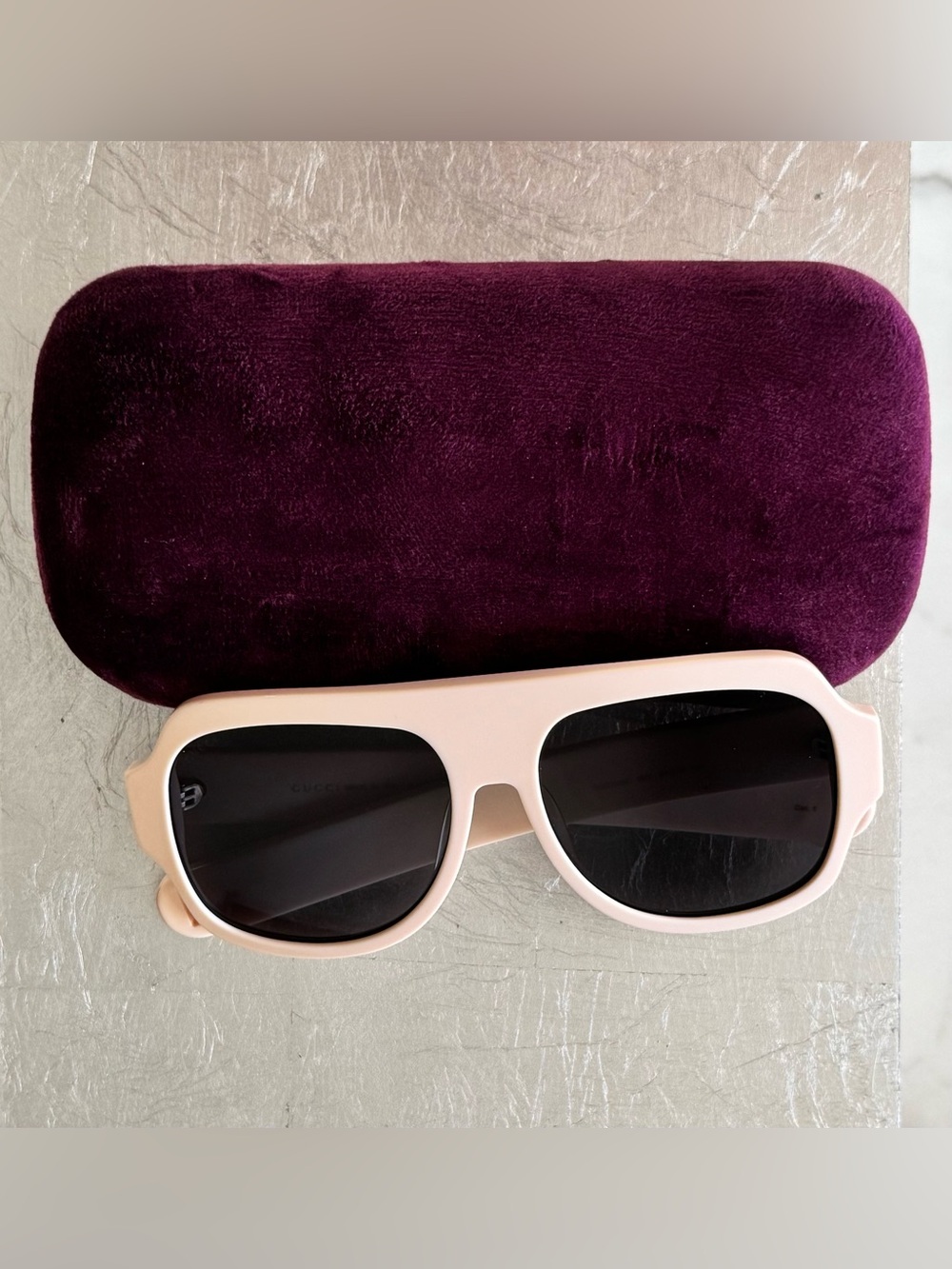 Gucci Oversized Aviator Shield Sunglasses with Dark Lenses - Picture 4 of 7